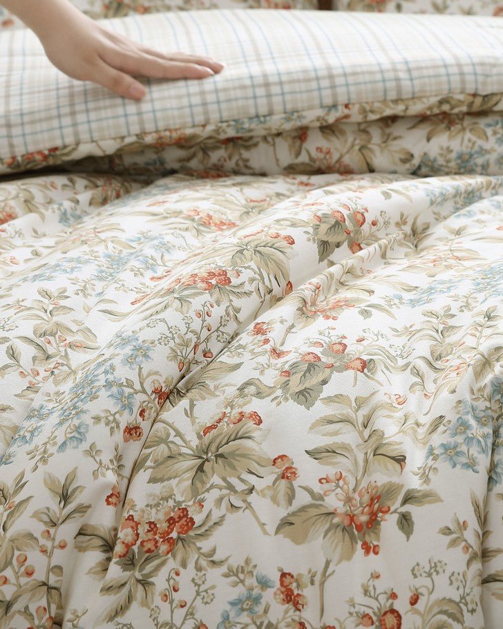 Laura Ashley Bramble Floral 3-Pcs Beige Cotton King Comforter Set  USHSA51264395 - The Home Depot