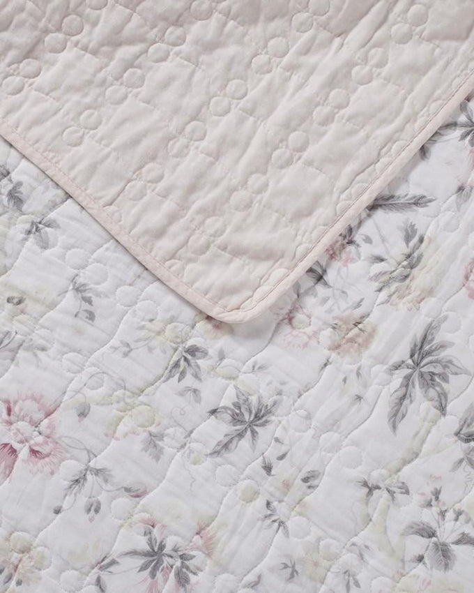 Laura Ashley Home Breezy Floral Collection Luxury Premium Ultra Soft Quilt  Set, All Season Stylish Bedding, King, Pink/Green (USHSA91149068) :  : Home
